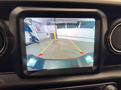 Used 2021 Jeep Gladiator Overland image 15