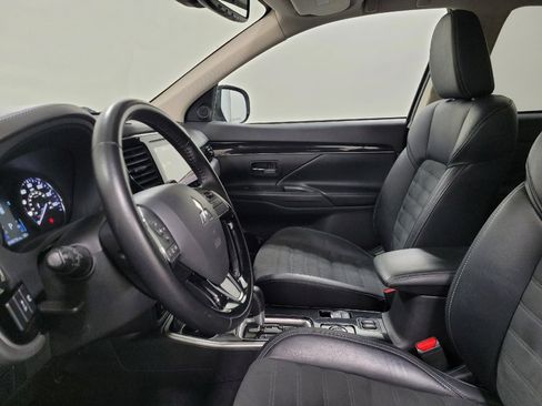 Used 2020 Mitsubishi Outlander SE image 17