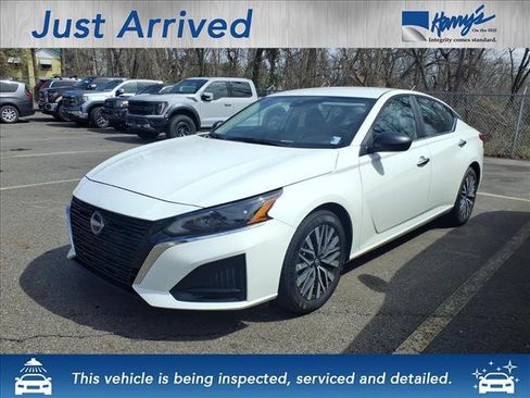 Used 2025 Nissan Altima 2.5 SV image 1