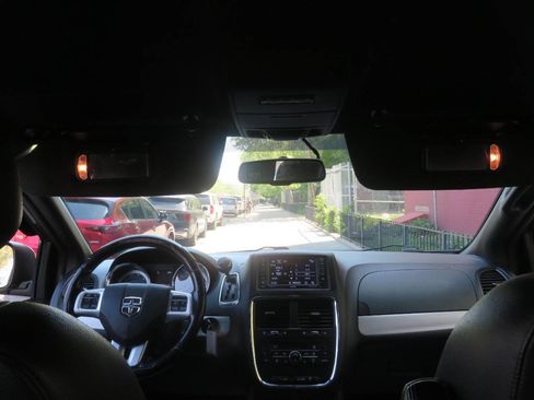 Used 2018 Dodge Grand Caravan GT FWD image 13