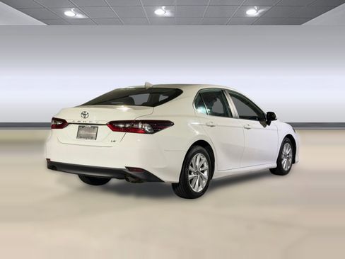 Used 2021 Toyota Camry LE FWD image 9