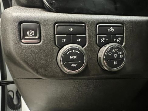 Used 2025 Chevrolet Silverado 2500 LT w/ Convenience Package AWD/4WD image 26