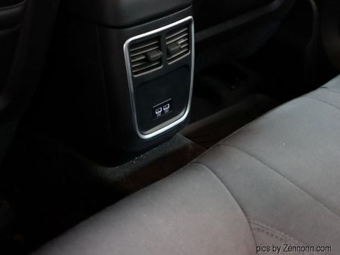 Used 2018 Chrysler 300 Touring image 15