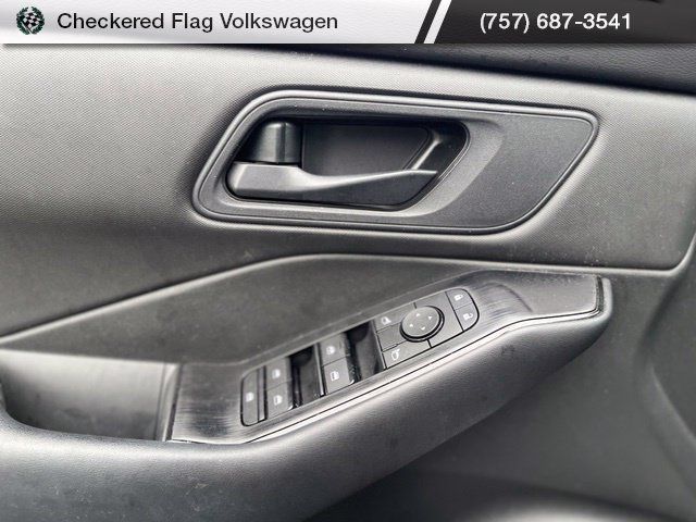 Used 2024 Nissan Rogue S AWD/4WD image 16