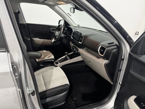 Used 2025 Hyundai Venue SEL FWD image 22