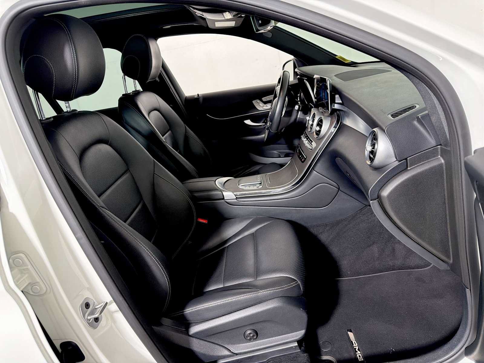 Used 2021 Mercedes-Benz GLC 300 4MATIC image 24