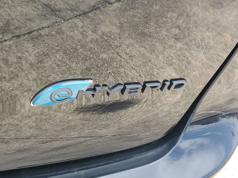 Used 2024 Chrysler Pacifica Premium FWD image 32