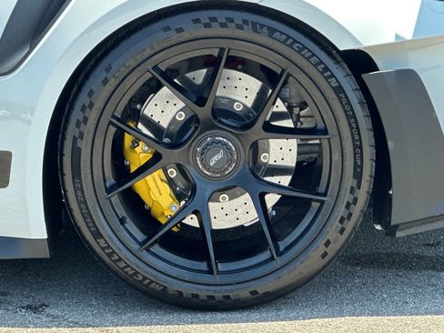 Certified 2025 Porsche 911 GT3 RS RWD image 42
