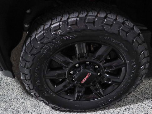 Used 2024 GMC Sierra 2500 AT4 w/ AT4 Premium Plus Package AWD/4WD image 11
