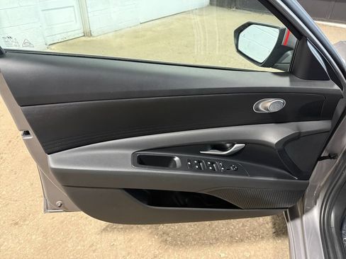 Certified 2025 Hyundai Elantra SE FWD image 14