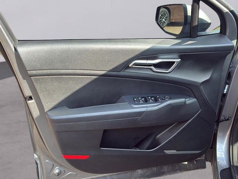 Used 2025 Kia Sportage LX FWD image 20