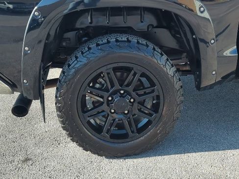 Used 2018 Toyota Tundra SR5 image 3