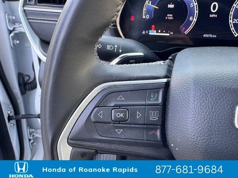 Used 2024 Jeep Grand Cherokee L Laredo image 14