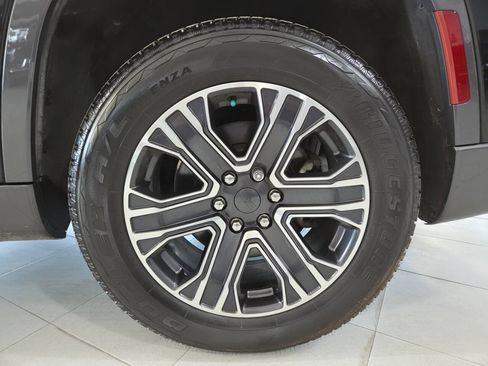 Used 2022 Jeep Wagoneer Series III w/ Rear Seat Video Group 1 AWD/4WD image 10