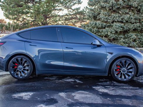 Used 2022 Tesla Model Y Performance image 11