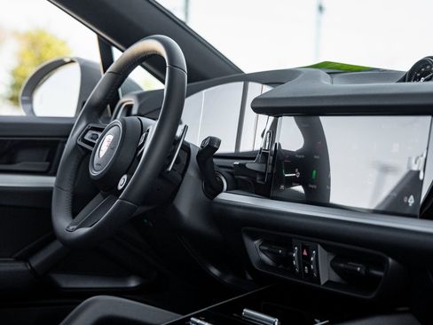 Certified 2025 Porsche Cayenne E-Hybrid Coupe image 45