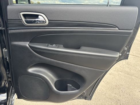 Used 2022 Jeep Grand Cherokee Limited w/ Technology Group image 24