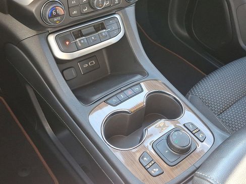 Used 2023 GMC Acadia SLE w/ Driver Convenience Package image 17