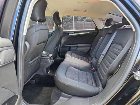 Used 2016 Ford Fusion SE FWD image 16