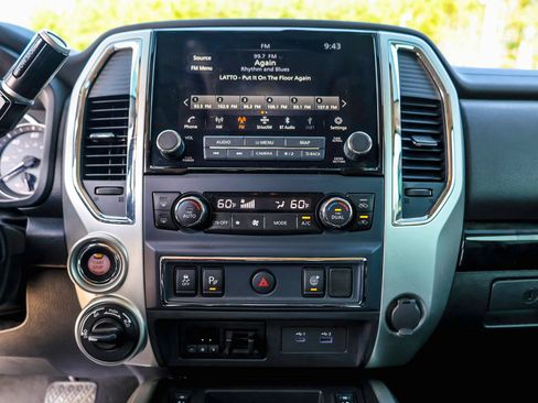 Used 2021 Nissan Titan SV w/ SV Convenience Package AWD/4WD image 14