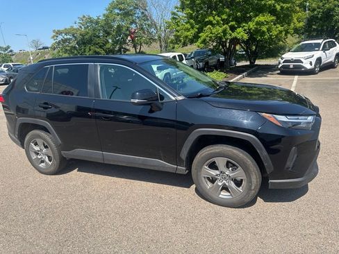 Used 2025 Toyota RAV4 XLE AWD/4WD image 8