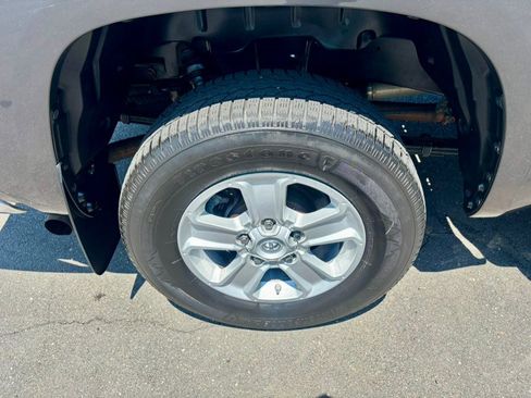 Used 2019 Toyota Tundra SR5 w/ SR5 Upgrade Package AWD/4WD image 39