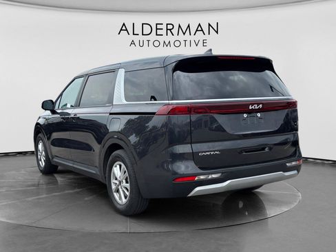 Used 2024 Kia Carnival LX FWD image 3