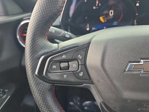 Used 2024 Chevrolet Trax RS w/ Sunroof Package FWD image 21