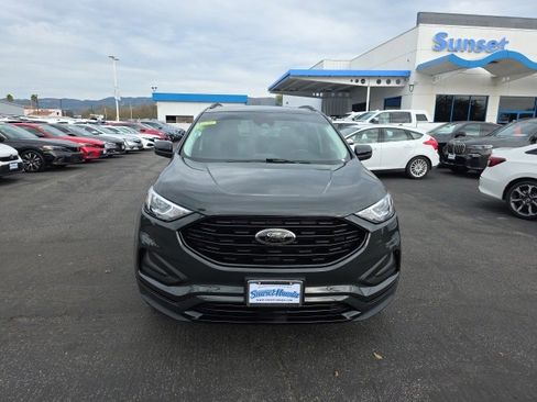 Used 2023 Ford Edge SE w/ Black Appearance Package image 4