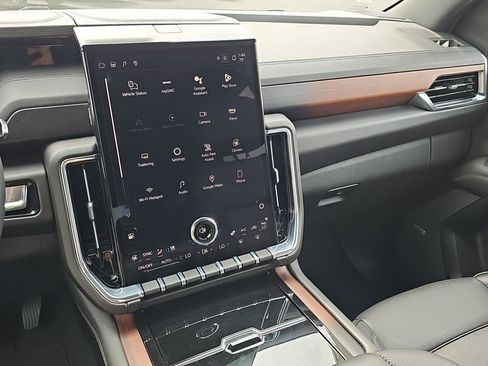 Certified 2025 GMC Yukon Denali image 16