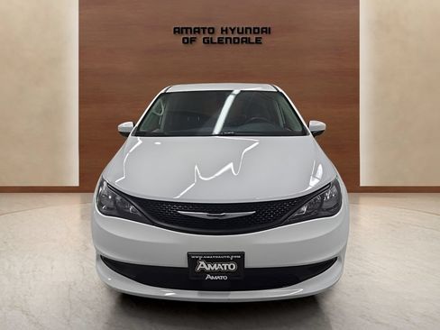Used 2022 Chrysler Voyager LX FWD image 8