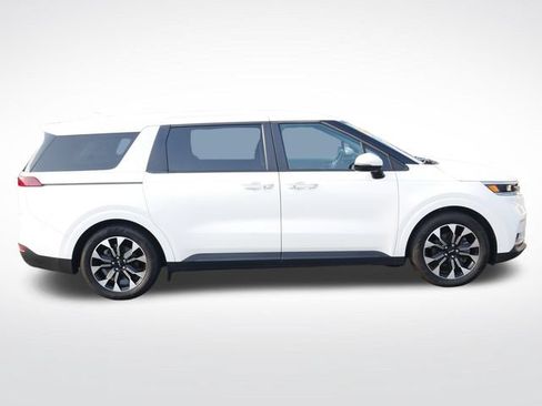 Used 2024 Kia Carnival EX FWD image 10