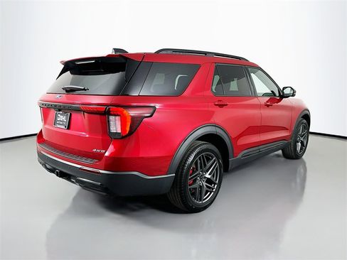 Used 2025 Ford Explorer ST-Line w/ ST-Line Street Pack image 7
