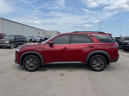 Used 2022 Nissan Pathfinder SV w/ SV Premium Package FWD image 22