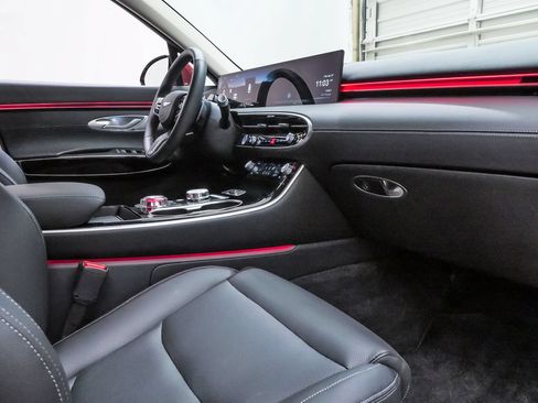 Certified 2026 Genesis GV70 2.5T AWD/4WD image 12
