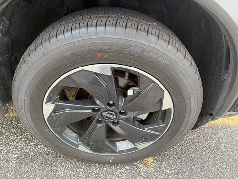 Used 2025 Nissan Rogue SV AWD/4WD image 33