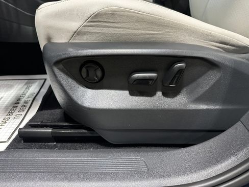 Used 2021 Volkswagen Tiguan SE w/ Panoramic Sunroof Package AWD/4WD image 14