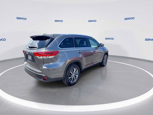 Used 2019 Toyota Highlander SE FWD image 8