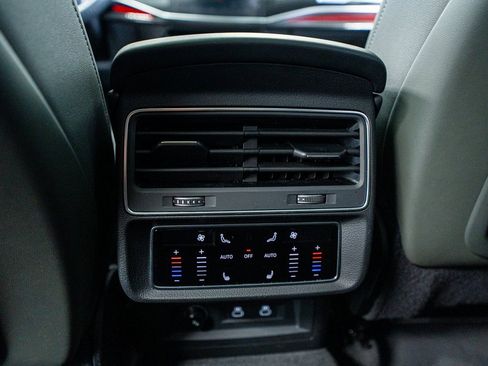 Used 2024 Audi Q8 Premium Plus w/ Premium Plus Package image 51