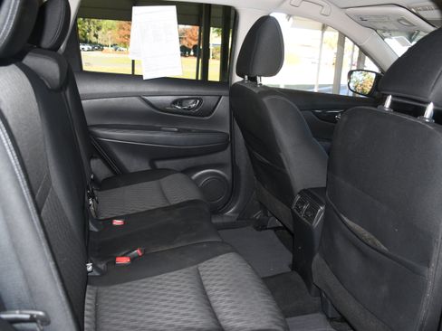 Used 2018 Nissan Rogue SV w/ Premium Package image 19