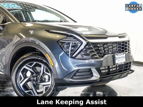 Used 2024 Kia Sportage LX image 3