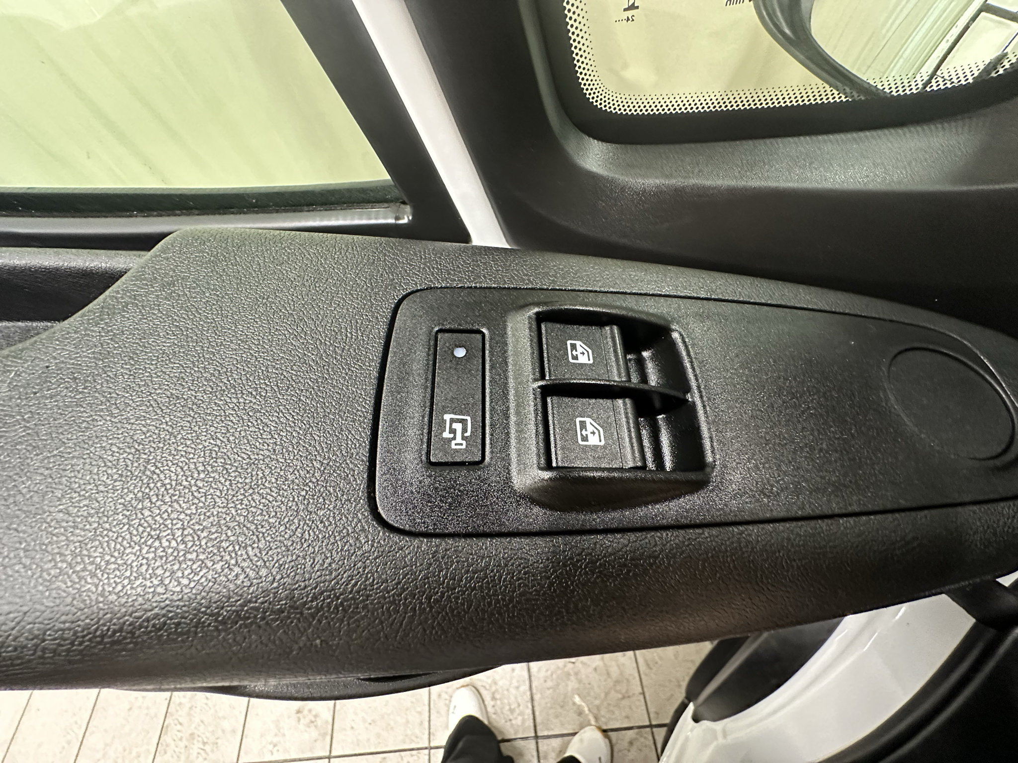 Used 2025 RAM ProMaster 2500 w/ U-Haul Equipment Group FWD image 18