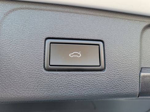 Used 2024 Volkswagen Atlas SE image 25