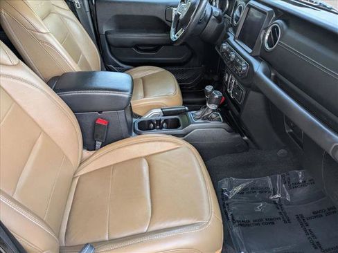 Used 2020 Jeep Gladiator Overland AWD/4WD image 19