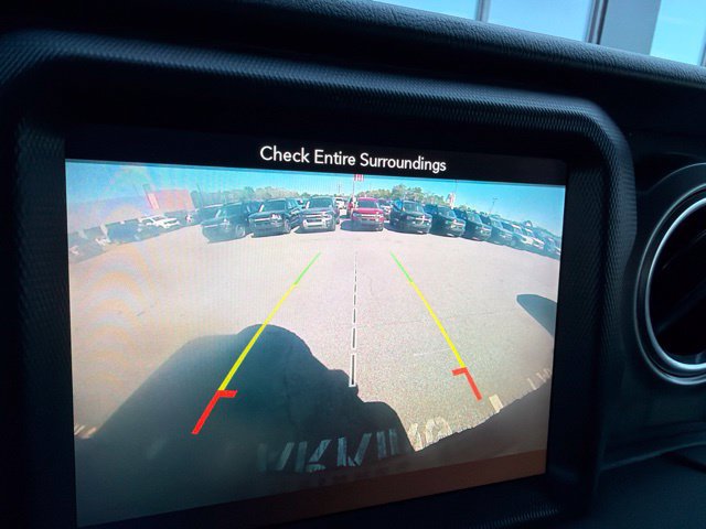 Used 2018 Jeep Wrangler Unlimited Sahara AWD/4WD image 15