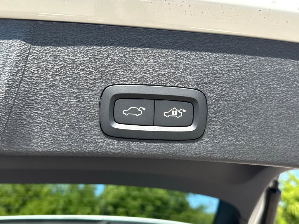 New 2026 Volvo XC40 B5 Plus w/ Climate Package AWD/4WD image 6
