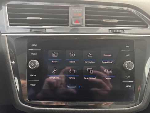 Used 2018 Volkswagen Tiguan SEL AWD/4WD image 21