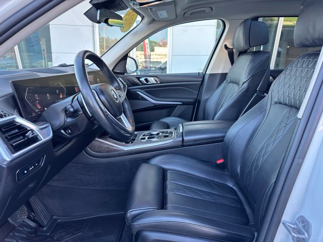 Used 2024 BMW X7 xDrive40i w/ Premium Package AWD/4WD image 9