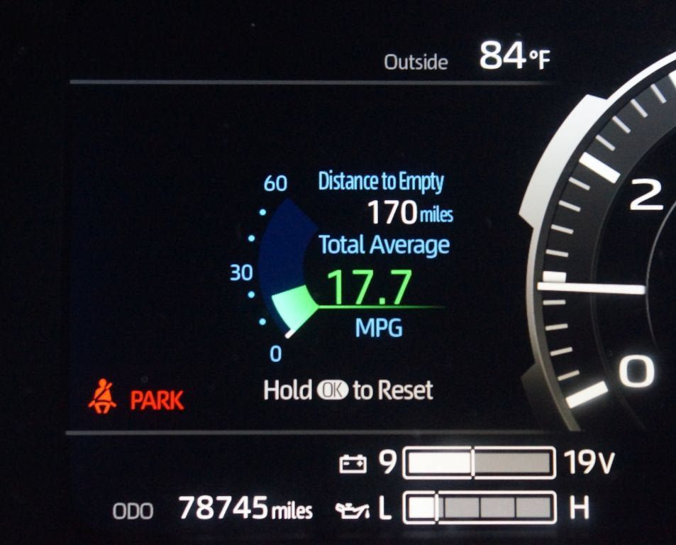 Used 2022 Toyota Tundra Platinum w/ Advanced Package AWD/4WD image 4