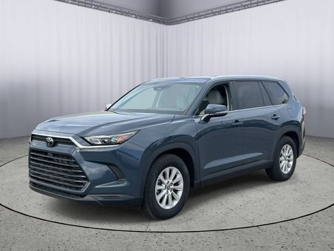 Used 2025 Toyota Grand Highlander FWD image 1